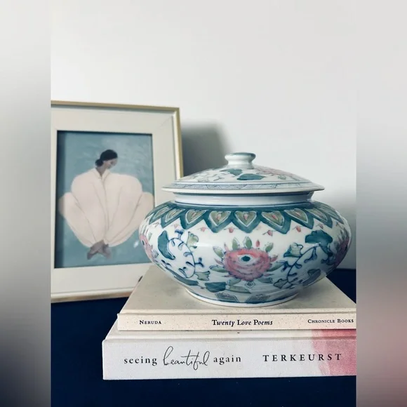 Vintage Chinese Porcelain Oval Ginger Jar | Chinoiserie - Picture 2 of 5